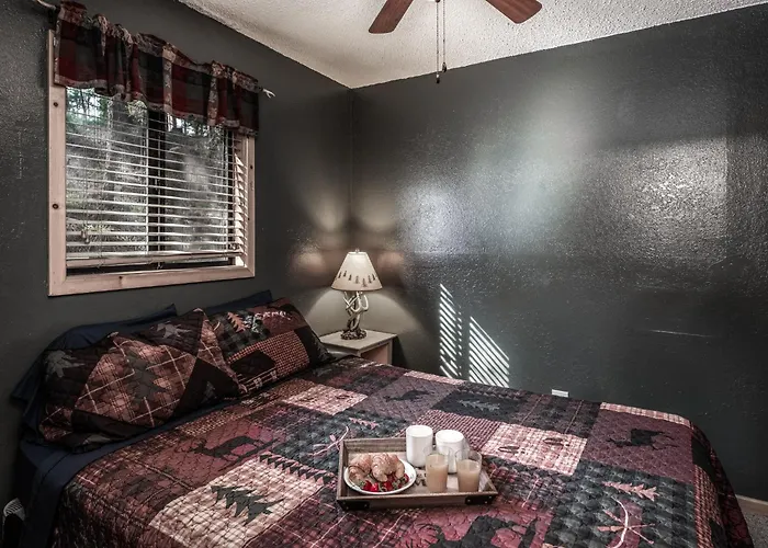 Top Ruidoso Hotels with Jacuzzi in Room for Relaxation