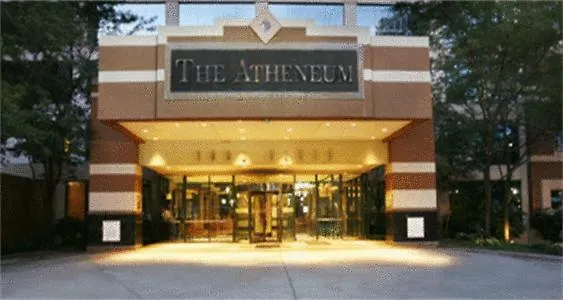 Best Hotels in Downtown Detroit for City Exploration